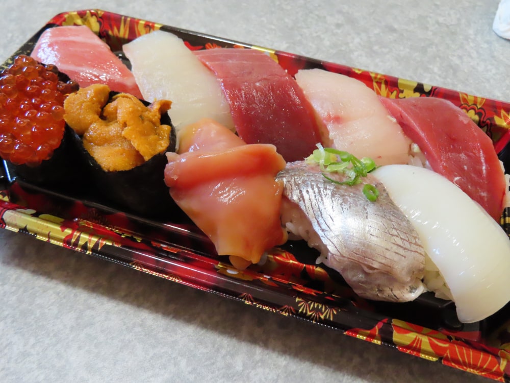 寿司パック(大トロ入り)