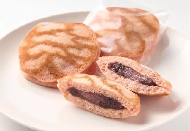 桜もち入りトラ焼き　イメージ